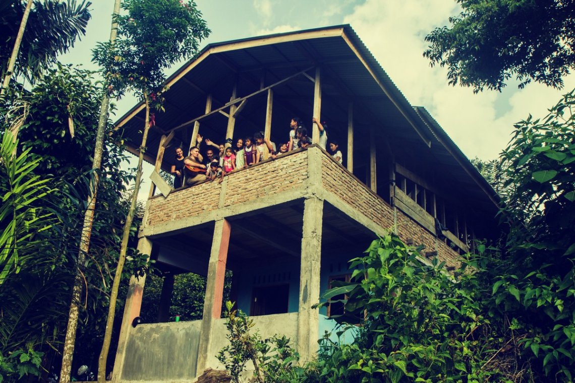 Construction and equipment of a school called "School at the End of the World"